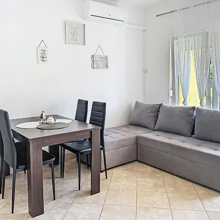 Rondine-1 By Interhome Brtonigla